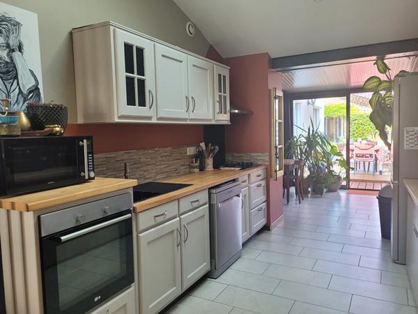 ROCHEFORT secteur calme maison de 93 m² de type 4 avec jardin intimiste