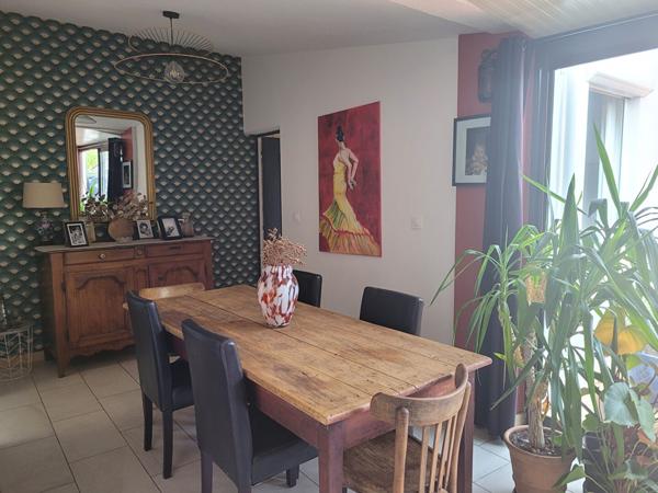 ROCHEFORT secteur calme maison de 93 m² de type 4 avec jardin intimiste