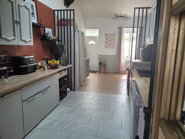ROCHEFORT secteur calme maison de 93 m² de type 4 avec jardin intimiste
