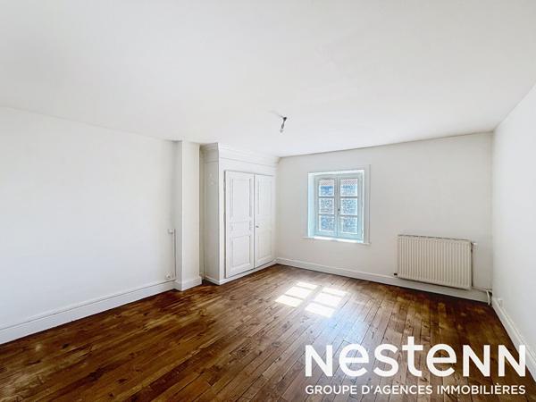 Maison 7 pièces, grand potentiel d'aménagement pour artisan ou famille