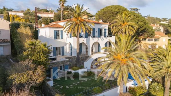 Sainte-Maxime – Propriété en centre-ville, vue mer