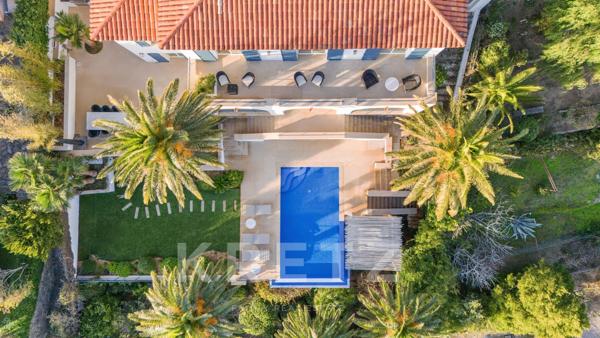 Sainte-Maxime – Propriété en centre-ville, vue mer