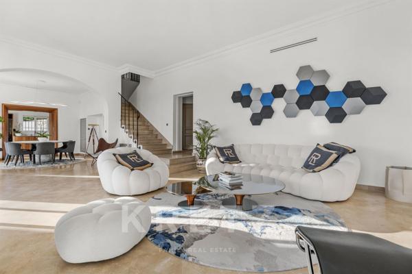 Sainte-Maxime – Propriété en centre-ville, vue mer