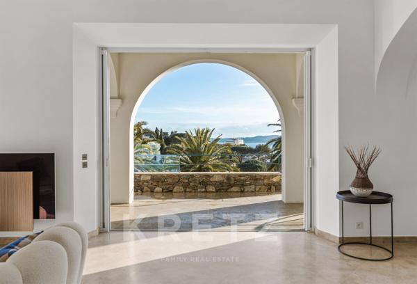 Sainte-Maxime – Propriété en centre-ville, vue mer