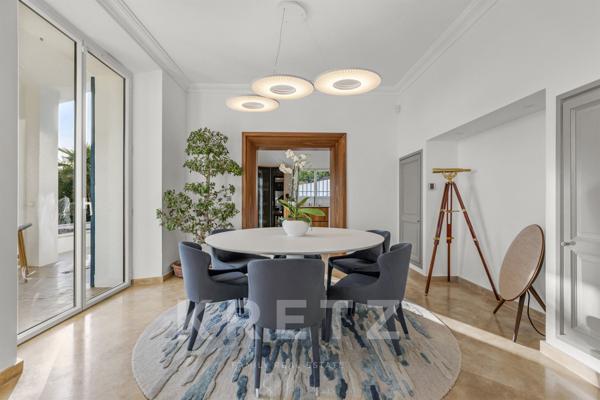 Sainte-Maxime – Propriété en centre-ville, vue mer