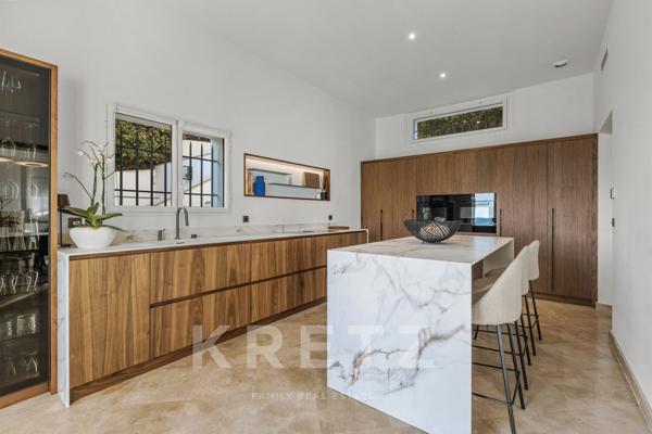 Sainte-Maxime – Propriété en centre-ville, vue mer