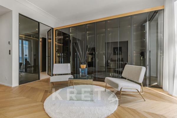 Sainte-Maxime – Propriété en centre-ville, vue mer