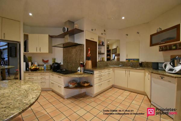 Maison  8 pièce(s) 253 m2