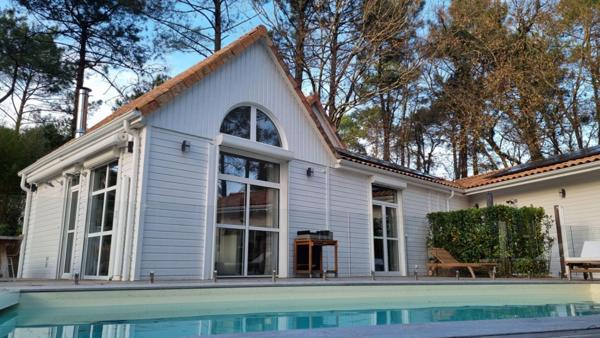 Belle propriété totalement rénovée avec piscine Golf de Biscarosse