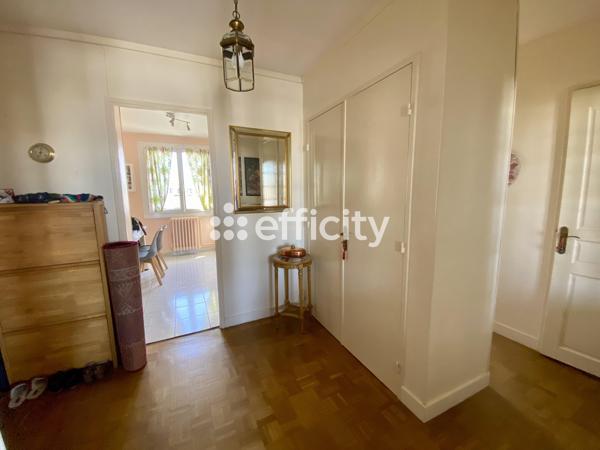 Appartement
         2 pièces
        - 57 m² Exclusivité 175 000 € *