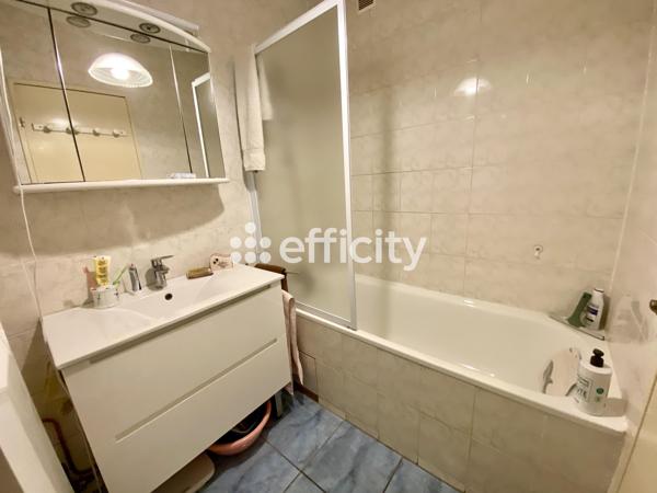 Appartement
         2 pièces
        - 57 m² Exclusivité 175 000 € *