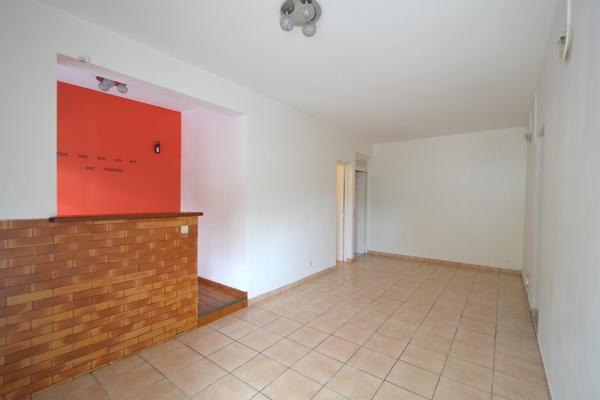 Gosier (97190) Vaste T3 non meublé garage