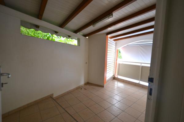 Gosier (97190) Vaste T3 non meublé garage