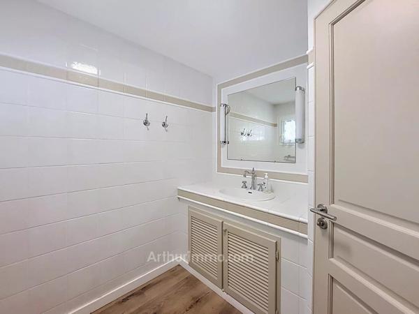 Vente                                                      Maison
                        
                     6 pièces                      171 m2                     à Les Adrets-de-l'Estérel
