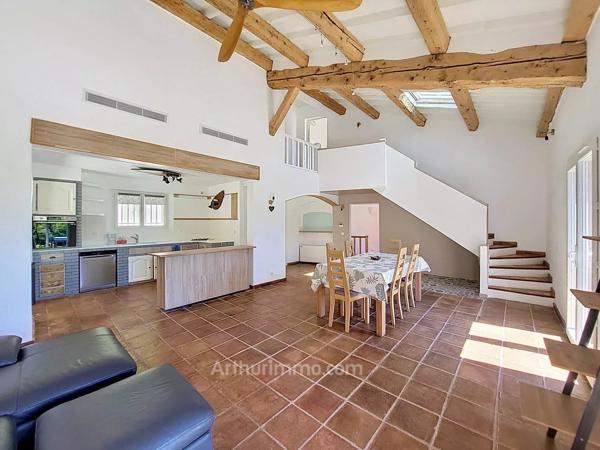 Vente                                                      Maison
                        
                     6 pièces                      171 m2                     à Les Adrets-de-l'Estérel