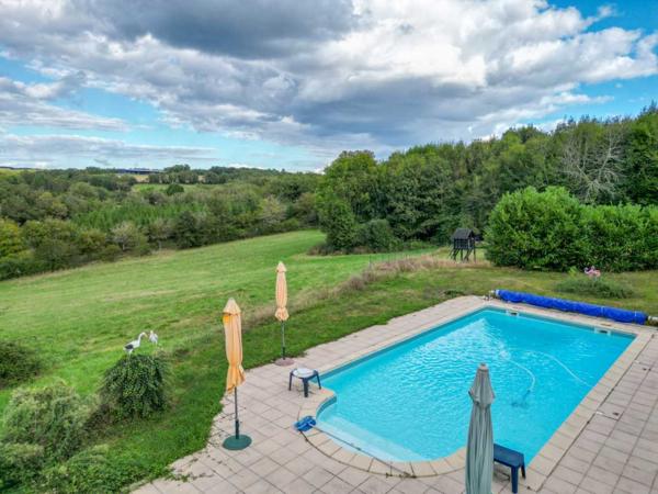 Maison ancienne - Gourdon Secteur Gourdon - Ensemble immobilier sur 8ha avec vue
