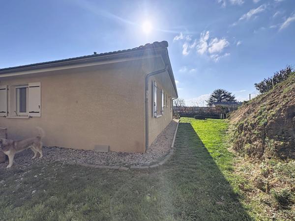 Prades-Salars (12290) Prades de Salars. Maison contemporaine de plein pied avec jardin.