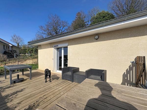 Prades-Salars (12290) Prades de Salars. Maison contemporaine de plein pied avec jardin.