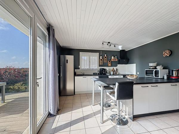 Prades-Salars (12290) Prades de Salars. Maison contemporaine de plein pied avec jardin.