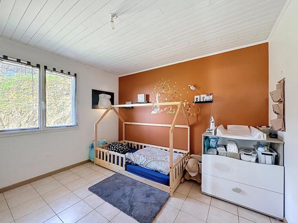 Prades-Salars (12290) Prades de Salars. Maison contemporaine de plein pied avec jardin.