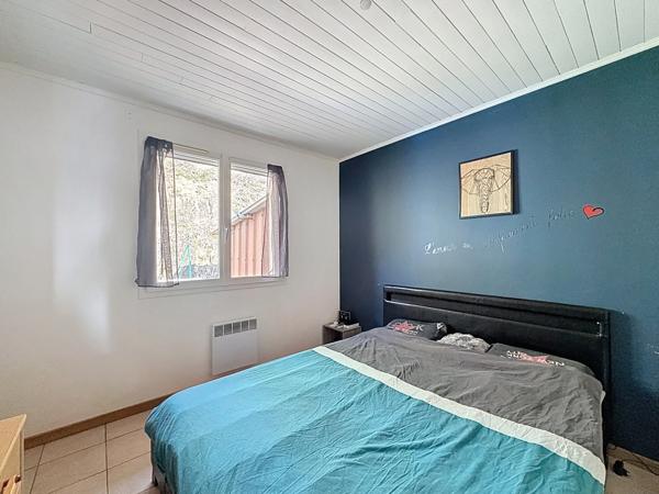 Prades-Salars (12290) Prades de Salars. Maison contemporaine de plein pied avec jardin.