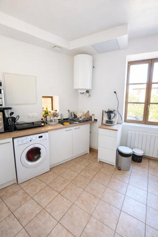 Couzon-au-Mont-d'Or (69270) F2 immeuble en pierre avec balcon