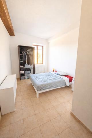 Couzon-au-Mont-d'Or (69270) F2 immeuble en pierre avec balcon