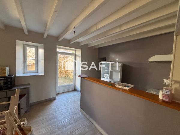 Maison avec extérieur et garage