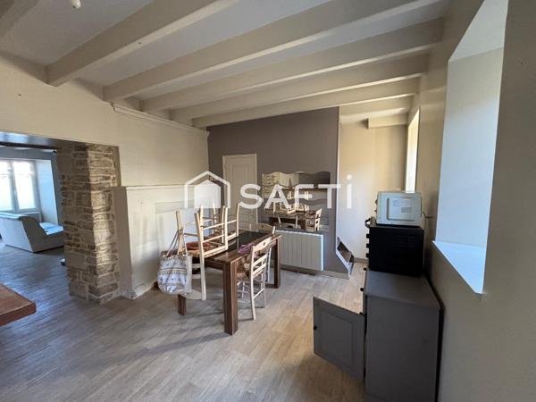 Maison avec extérieur et garage