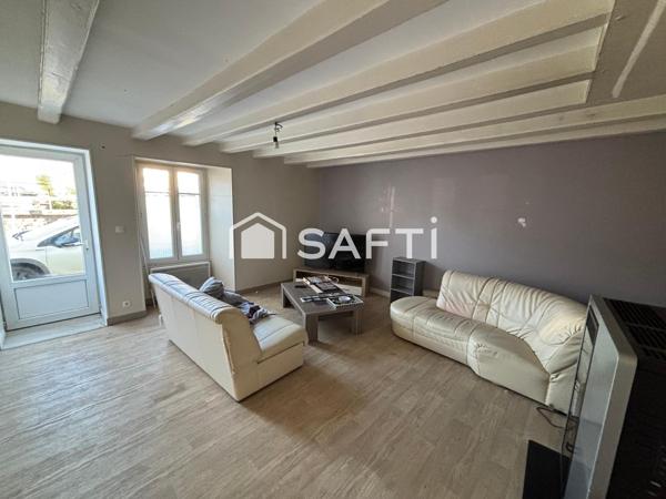 Maison avec extérieur et garage