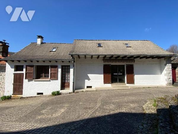 VELZIC, à vendre, maison d'habitation comprenant, Sous-sol : caves, Rez-de-chaussée : entrée, p...