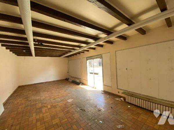 VELZIC, à vendre, maison d'habitation comprenant, Sous-sol : caves, Rez-de-chaussée : entrée, p...