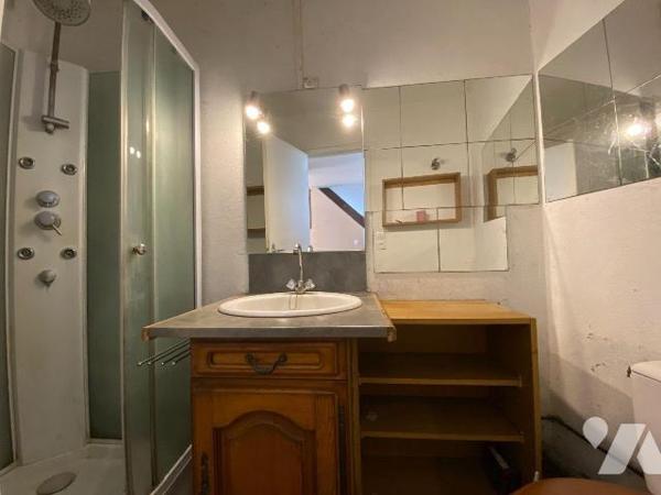 VELZIC, à vendre, maison d'habitation comprenant, Sous-sol : caves, Rez-de-chaussée : entrée, p...