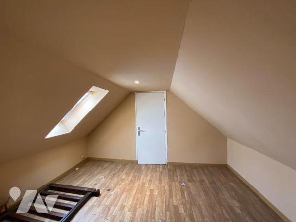 VELZIC, à vendre, maison d'habitation comprenant, Sous-sol : caves, Rez-de-chaussée : entrée, p...