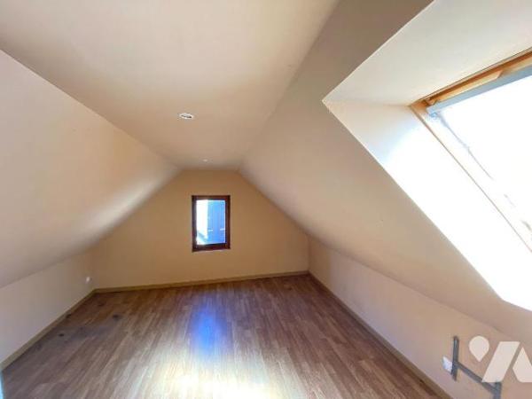 VELZIC, à vendre, maison d'habitation comprenant, Sous-sol : caves, Rez-de-chaussée : entrée, p...