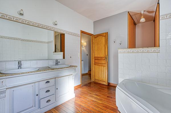 Charmante maison de village rénovée et ses terrasses