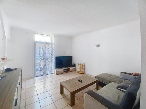 Un immeuble de 4 appartements et un garage