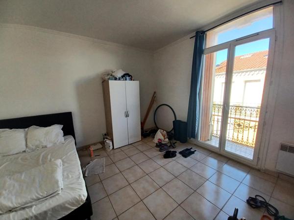 Un immeuble de 4 appartements et un garage