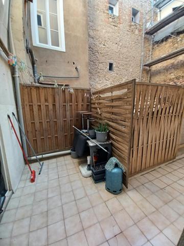 Un immeuble de 4 appartements et un garage