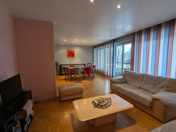 Appartement à vendre 4 pièces ECHIROLLES (38) - 2 Chambres, salon et séjour (possibilité 3éme chambre) - Cave - Garage en sus