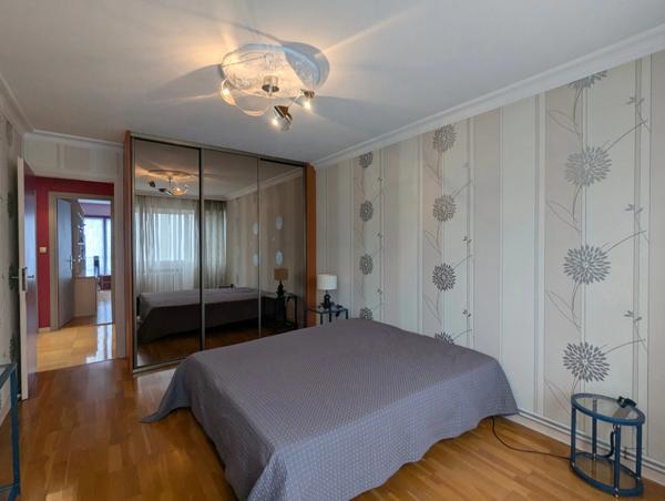 Appartement à vendre 4 pièces ECHIROLLES (38) - 2 Chambres, salon et séjour (possibilité 3éme chambre) - Cave - Garage en sus