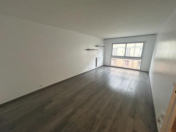 LOCATION DEUX PIECES / 52 m² / PARIS 12ème