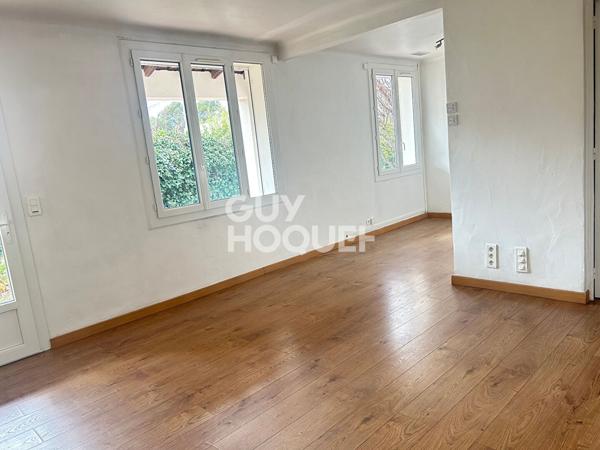 Maison plein pied avec jardin arboré, garage, 3 ch, climatisée