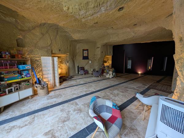 Belle maison en bord de loire avec troglodyte aménagé