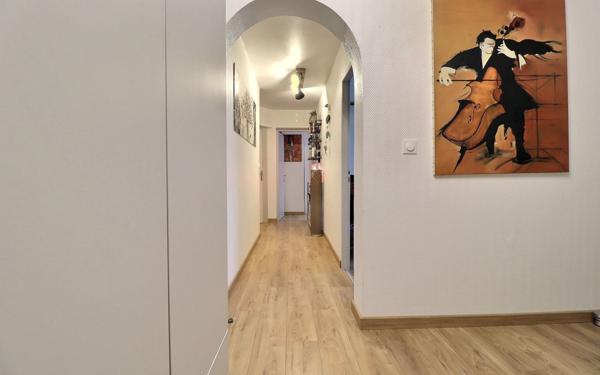 Appartement à vendre    3 pièces • 80 m2 Sand