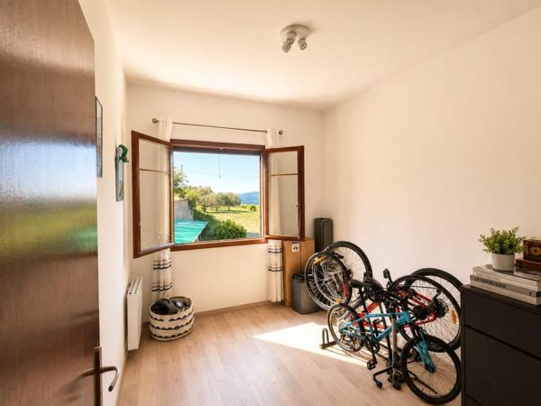 TRÈS JOLI HAUT DE MAISON