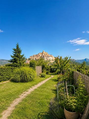 TRÈS JOLI HAUT DE MAISON