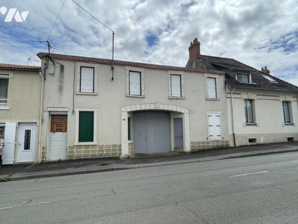 Maison d'habitation en centre ville avec garage et jardin.
