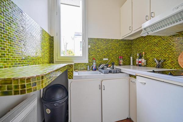 A  6 minutes de la Gare RER D Maisons Alfort .