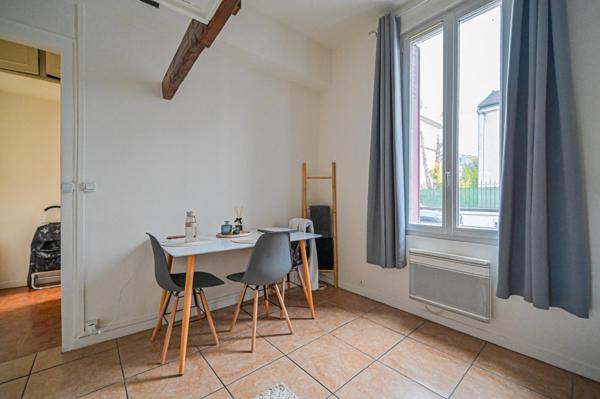 A  6 minutes de la Gare RER D Maisons Alfort .